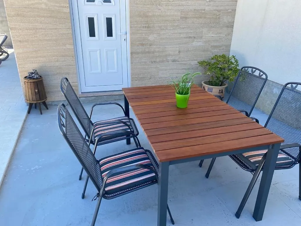 Croliday Apartment With Pool Nin Vrsi