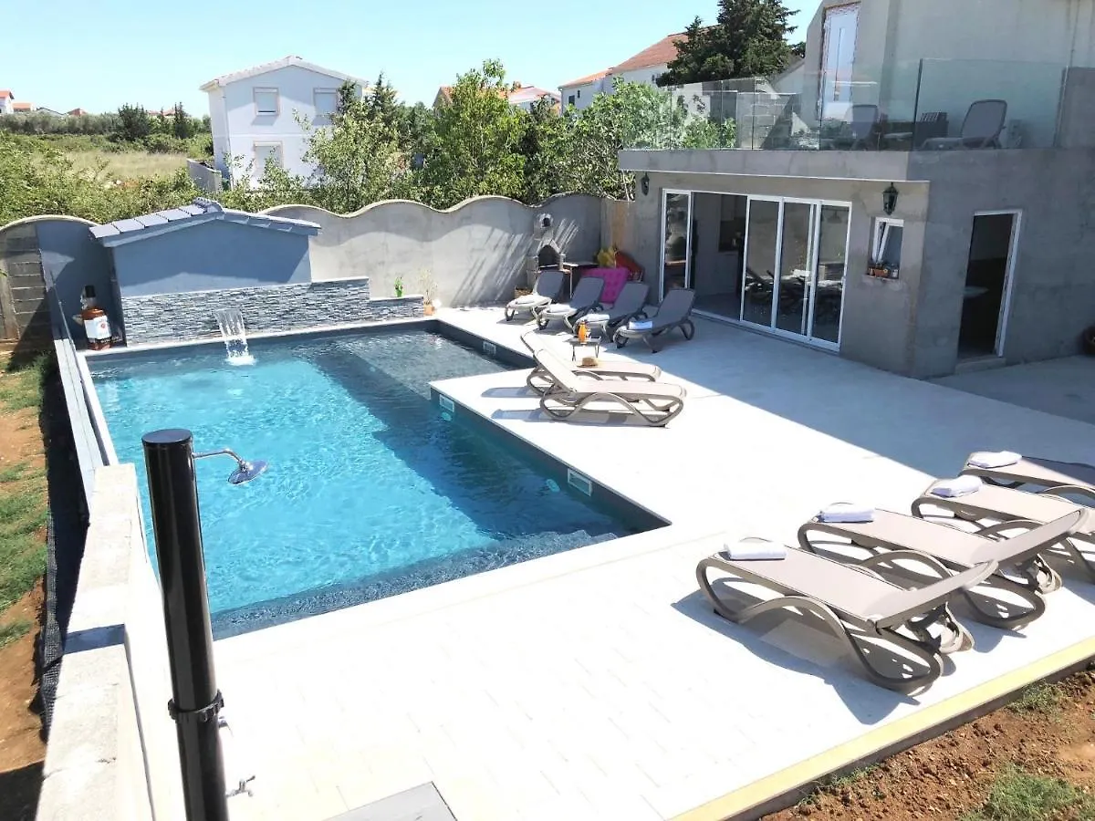 Croliday Apartment With Pool Nin Vrsi
