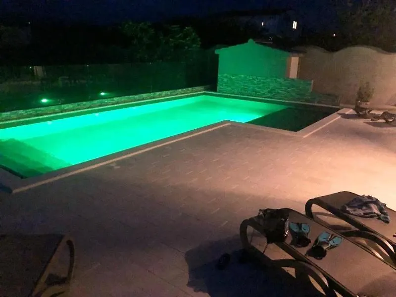 Croliday Apartment With Pool Nin Vrsi