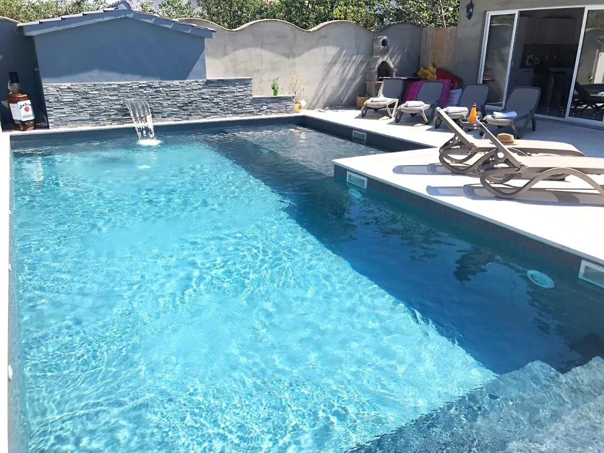 Croliday Apartment With Pool Nin Vrsi 0*,