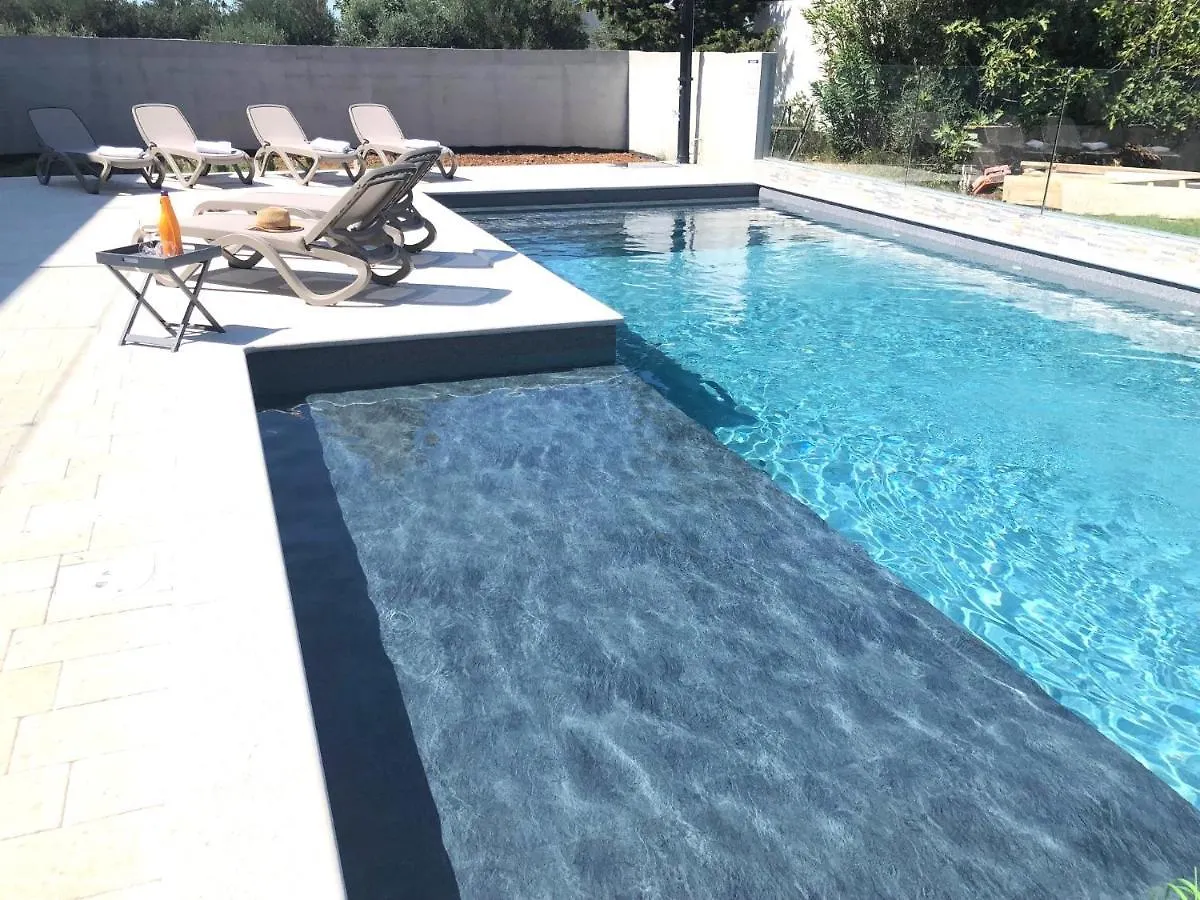 Croliday Apartment With Pool Nin Vrsi 0*,