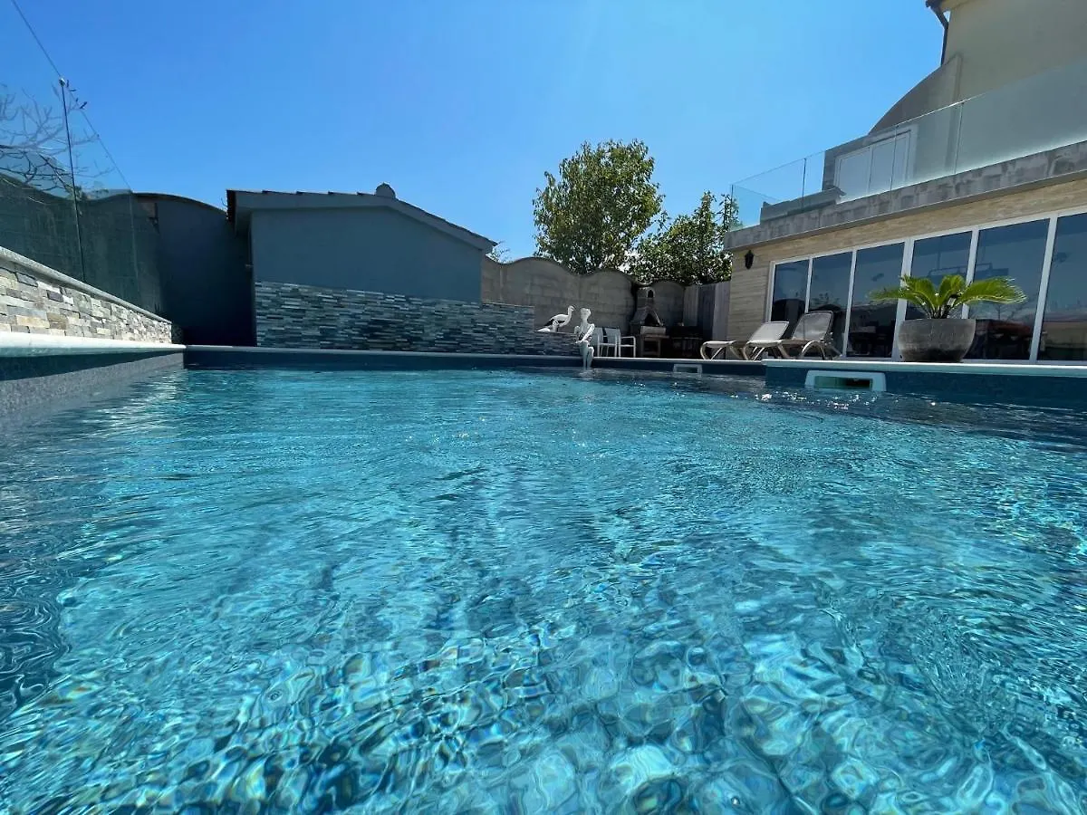 Croliday Apartment With Pool Nin Vrsi