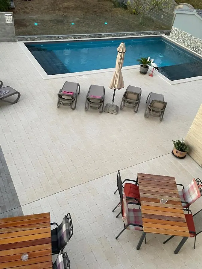 Croliday Apartment With Pool Nin Vrsi