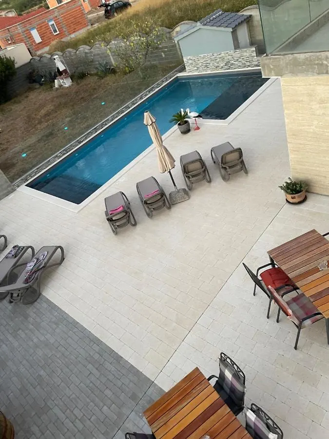 Croliday Apartment With Pool Nin Vrsi