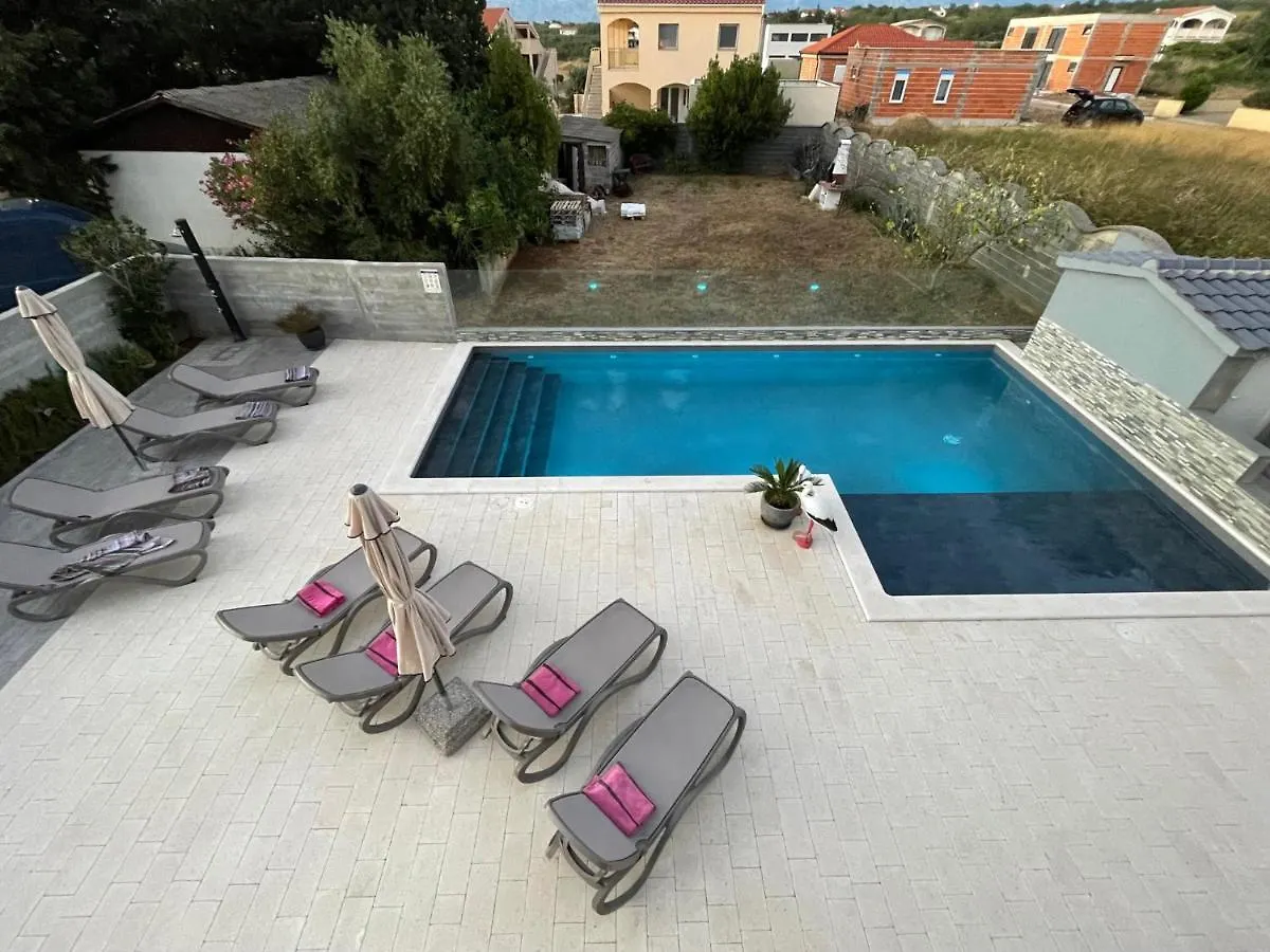 Croliday Apartment With Pool Nin Vrsi