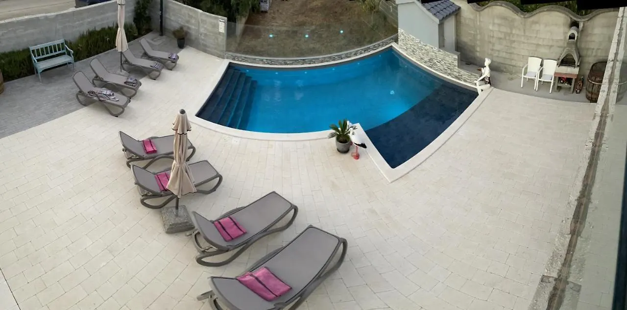 Croliday Apartment With Pool Nin Vrsi