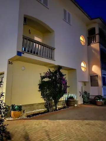 Croliday Apartment With Pool Nin Vrsi