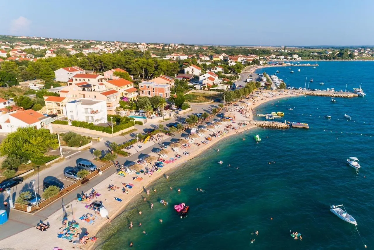 Croliday Apartment With Pool Nin Vrsi