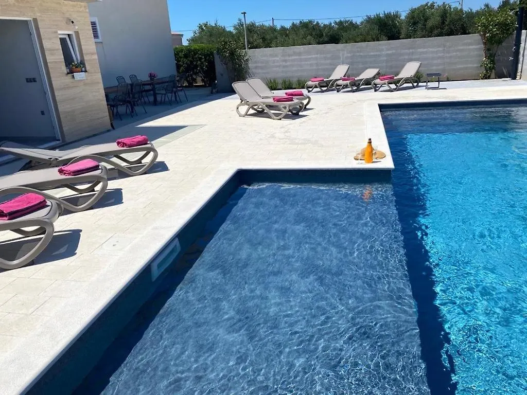 Croliday Apartment With Pool Nin Vrsi