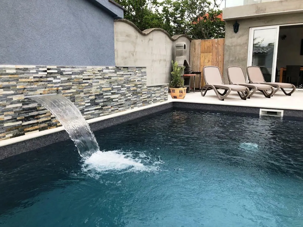 Croliday Apartment With Pool Nin Vrsi