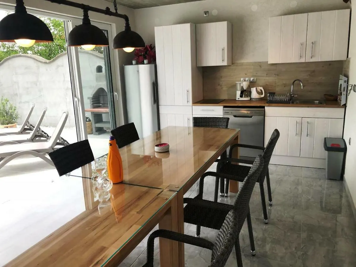 Croliday Apartment With Pool Nin Vrsi