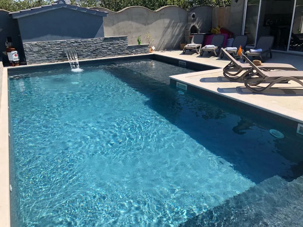 Croliday Apartment With Pool Nin Vrsi Croatia