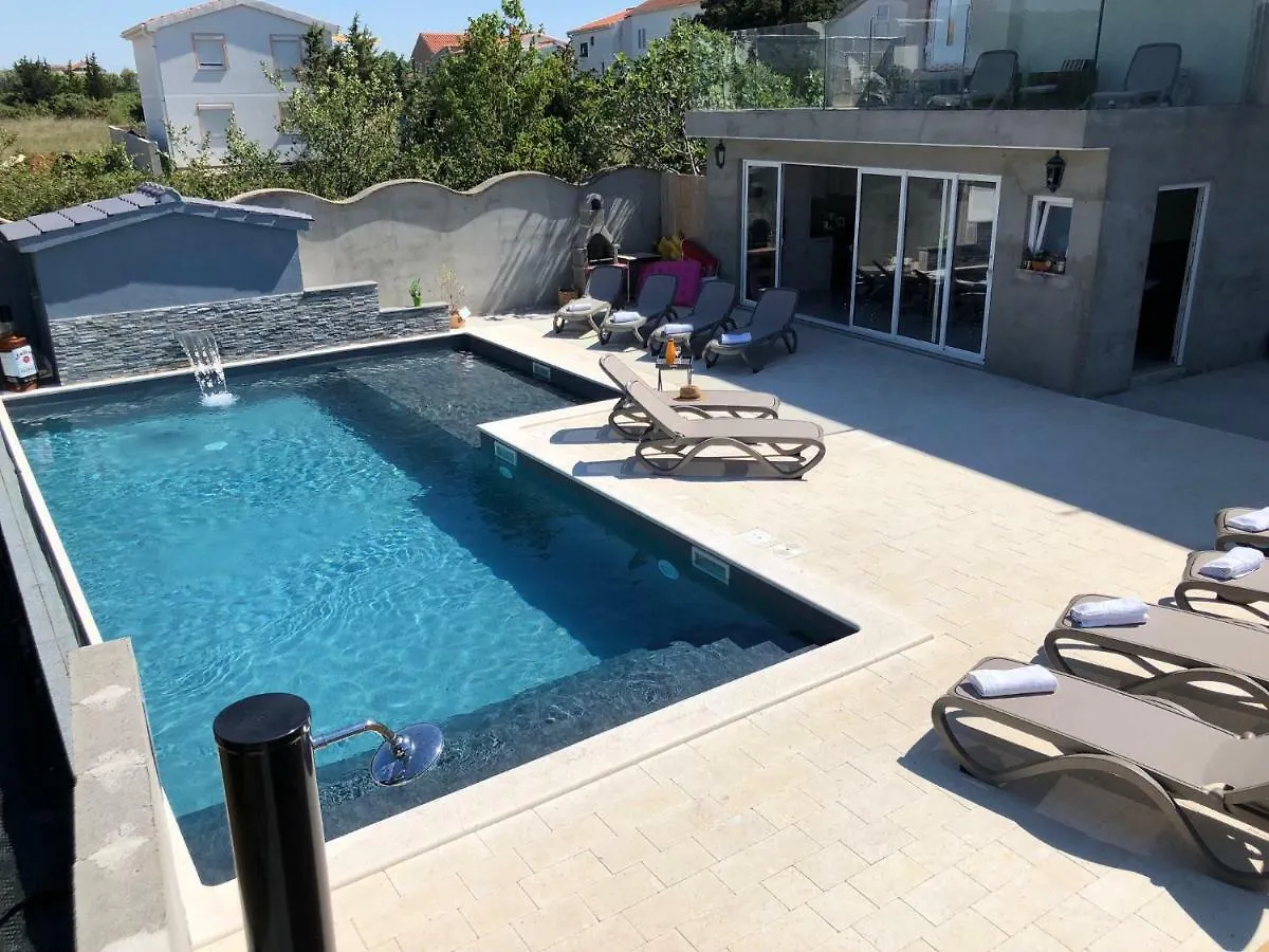 Croliday Apartment With Pool Nin Vrsi