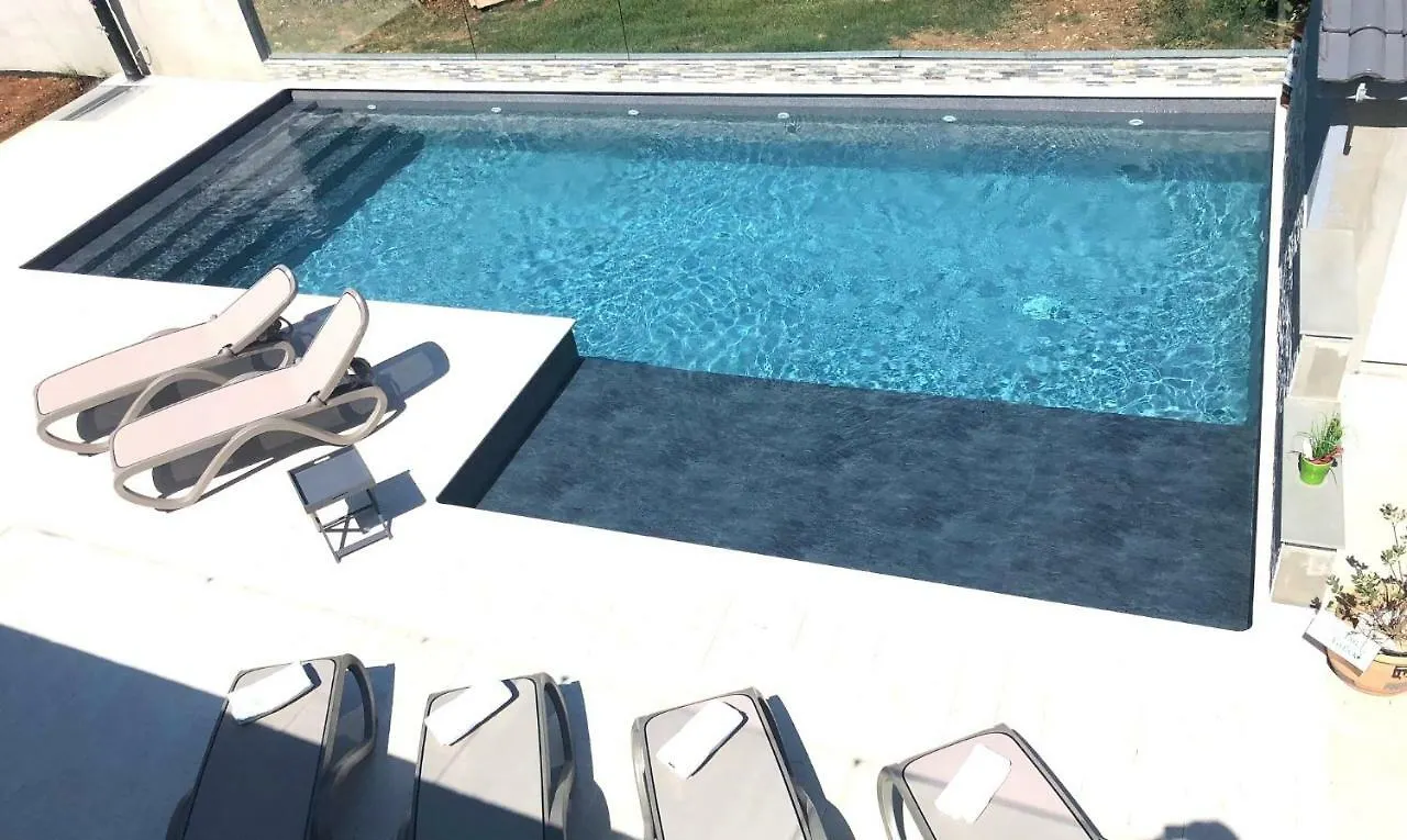 Croliday Apartment With Pool Nin Vrsi