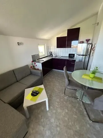 Croliday Apartment With Pool Nin Vrsi